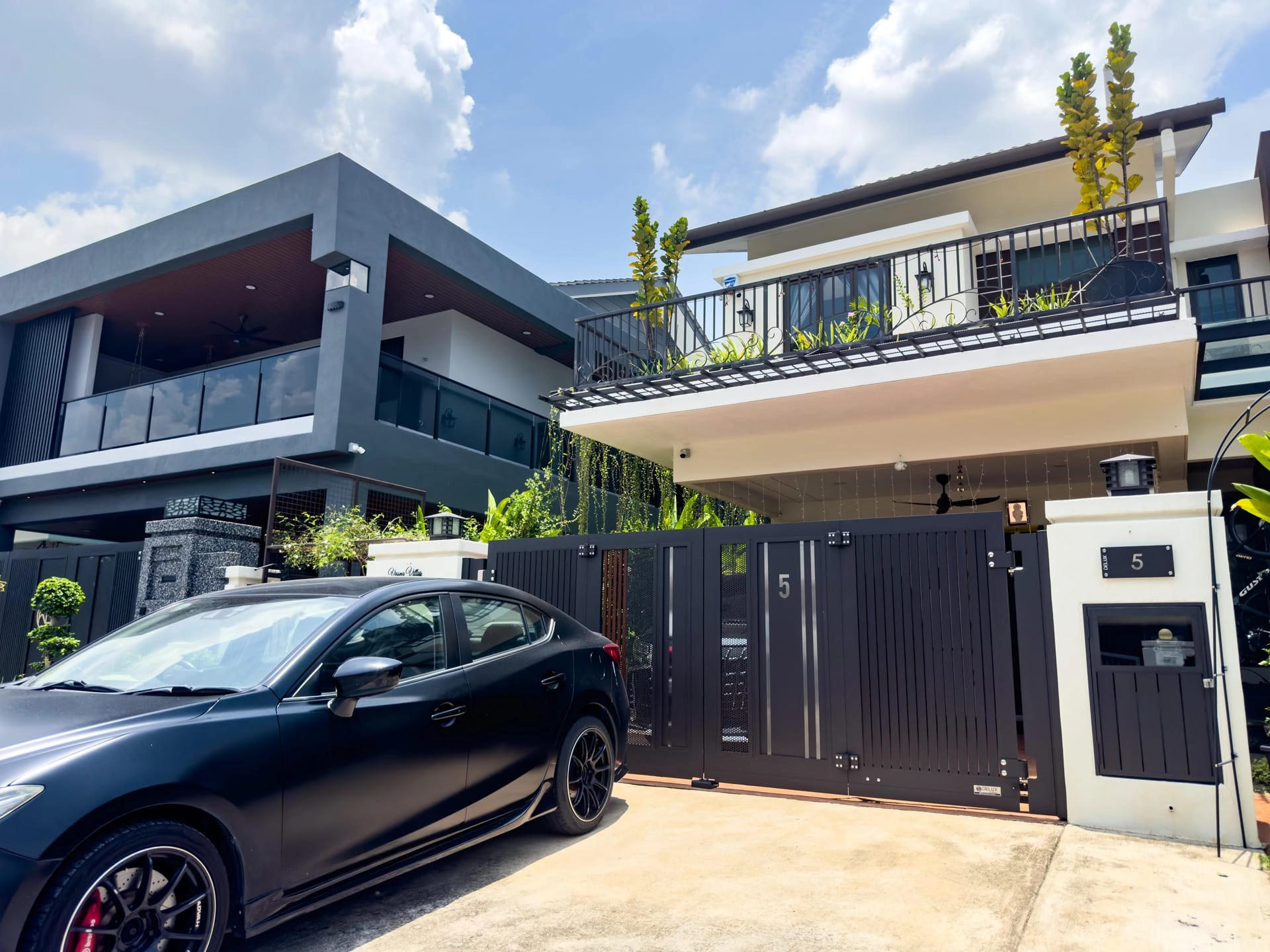 Trackless folding gate Trackless autogate Folding gate Malaysia Aluminium gate Malaysia Delux autogate Unigate Autogate Malaysia Unigate Malaysia Trackless gate Malaysia Aluminium gate supplier Malaysia Aluminium auto gate Autogate price Autogate system price Trackless autogate malaysia price Autogate malaysia price Aluminium gate suppliers