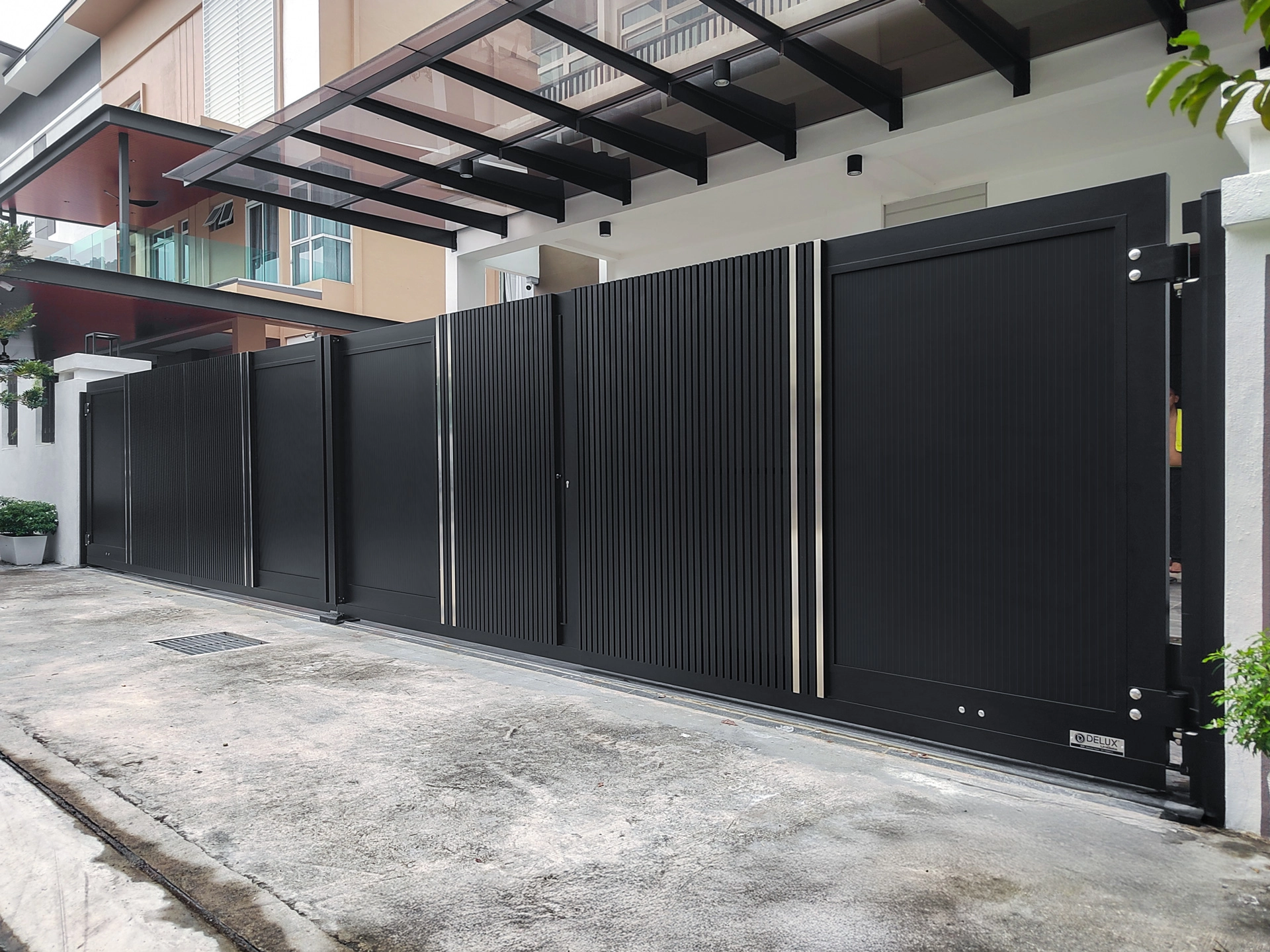 UniGate-Pro-Max_Lino-GN103_28ft-1in-x-6ft_Ampang--(3) Trackless folding gate Trackless autogate Folding gate Malaysia Aluminium gate Malaysia Delux autogate Unigate Autogate Malaysia Unigate Malaysia Trackless gate Malaysia Aluminium gate supplier Malaysia Aluminium auto gate Autogate price Autogate system price Trackless autogate malaysia price Autogate malaysia price Aluminium gate suppliers LINO