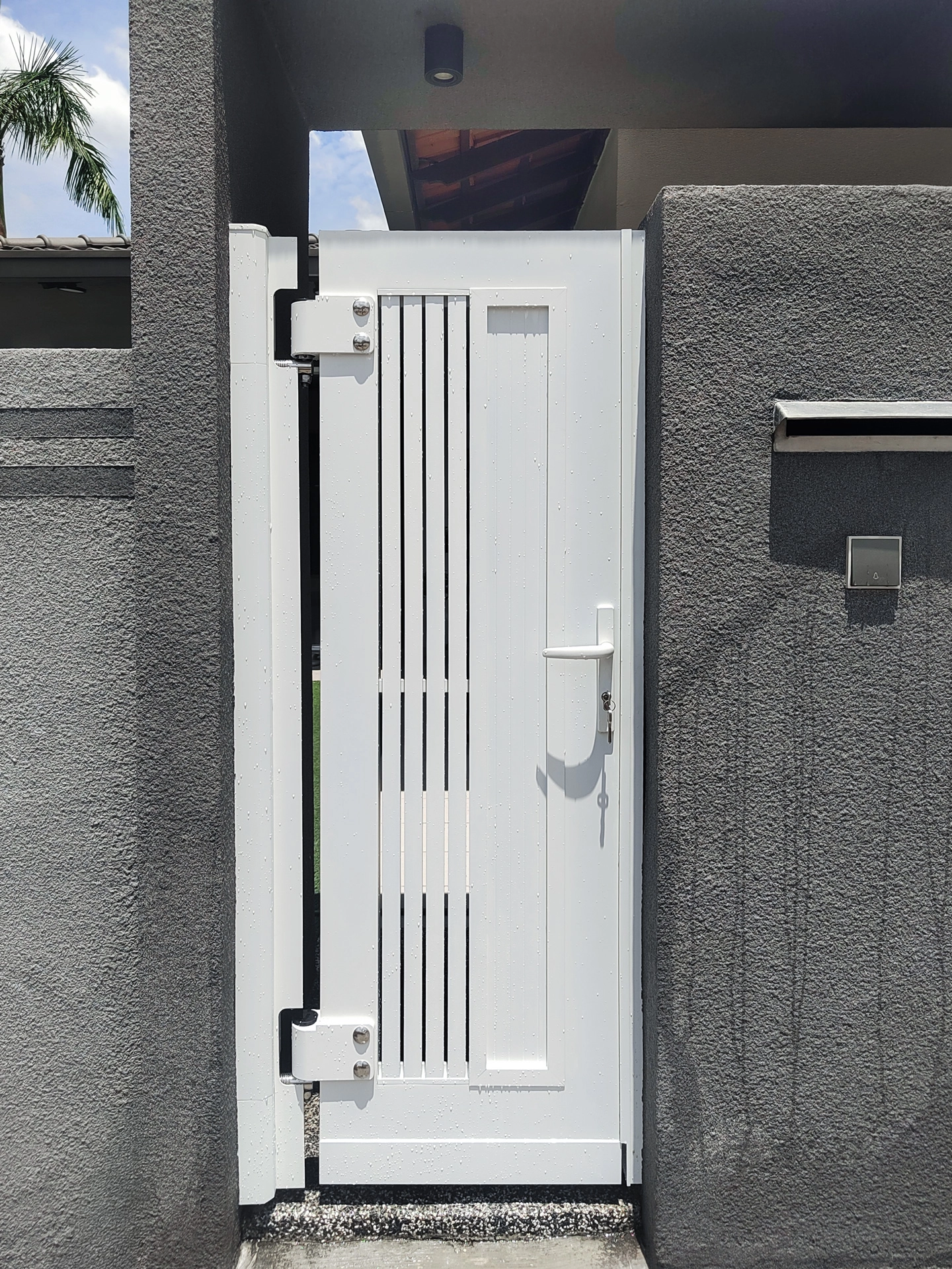 UniGate-Pro_GX104-(Customize)_18ft-6in-x-7ft-9in_Shah--Alam--(4)_white-cylinder-lock Trackless folding gate Trackless autogate Folding gate Malaysia Aluminium gate Malaysia Delux autogate Unigate Autogate Malaysia Unigate Malaysia Trackless gate Malaysia Aluminium gate supplier Malaysia Aluminium auto gate Autogate price Autogate system price Trackless autogate malaysia price Autogate malaysia price Aluminium gate suppliers LINO