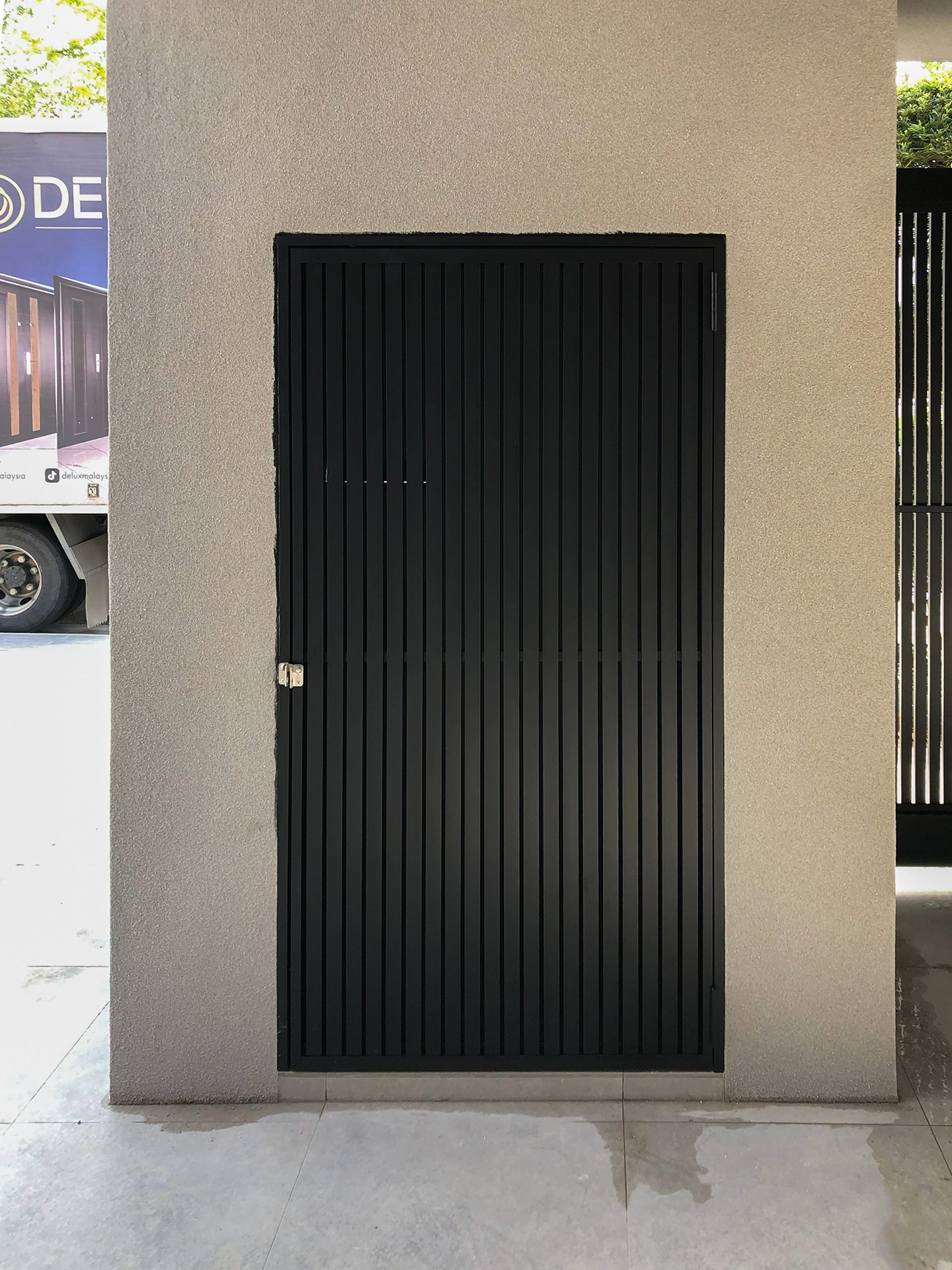 UniGate-Pro_Grono_22ft7in-x-7ft_Seremban-(4) Trackless folding gate Trackless autogate Folding gate Malaysia Aluminium gate Malaysia Delux autogate Unigate Autogate Malaysia Unigate Malaysia Trackless gate Malaysia Aluminium gate supplier Malaysia Aluminium auto gate Autogate price Autogate system price Trackless autogate malaysia price Autogate malaysia price Aluminium gate suppliers LINO GN303