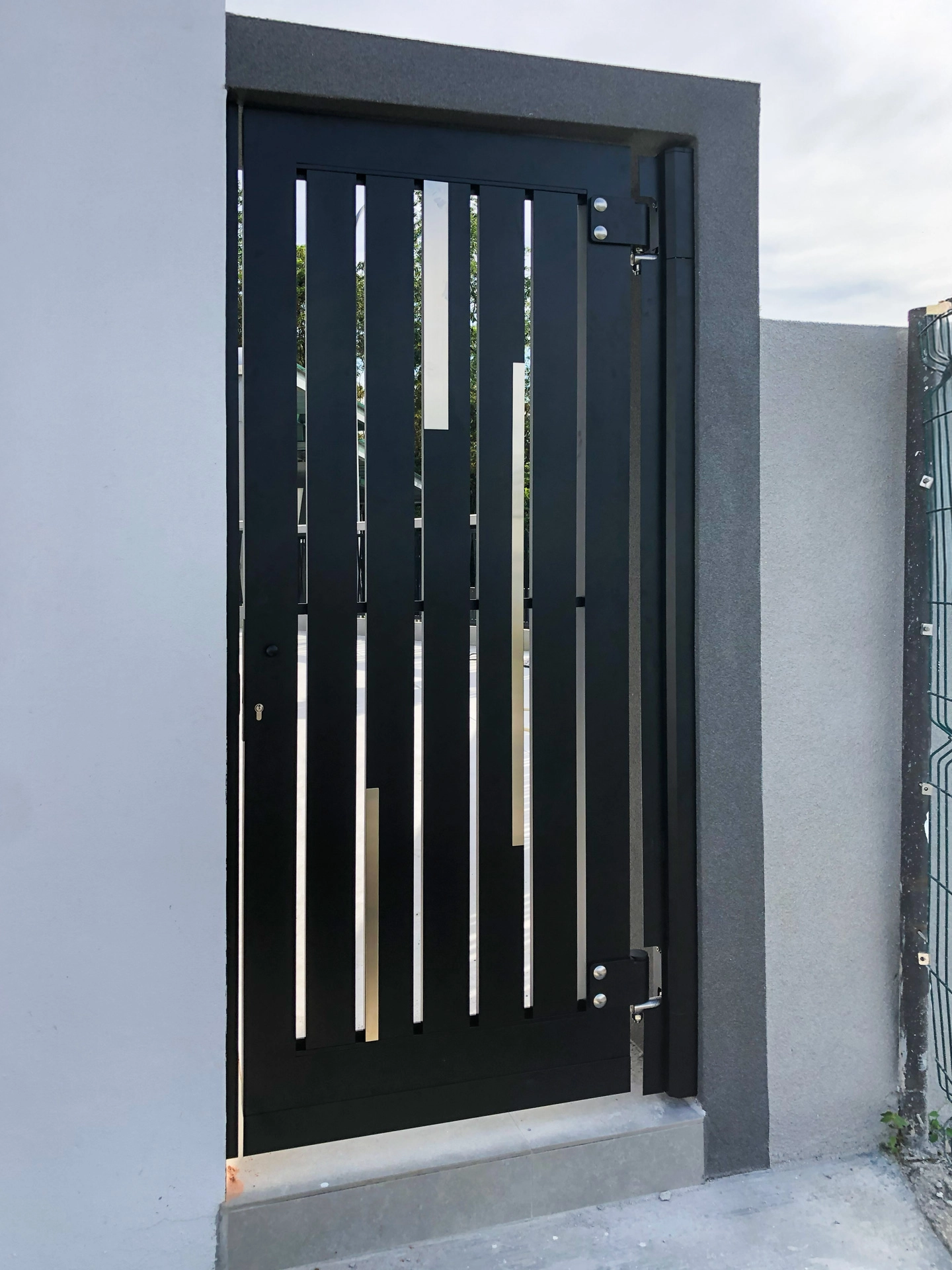 UniGate-Pro_Grono_22ft7in-x-7ft_Seremban-(9) Trackless folding gate Trackless autogate Folding gate Malaysia Aluminium gate Malaysia Delux autogate Unigate Autogate Malaysia Unigate Malaysia Trackless gate Malaysia Aluminium gate supplier Malaysia Aluminium auto gate Autogate price Autogate system price Trackless autogate malaysia price Autogate malaysia price Aluminium gate suppliers LINO GN303