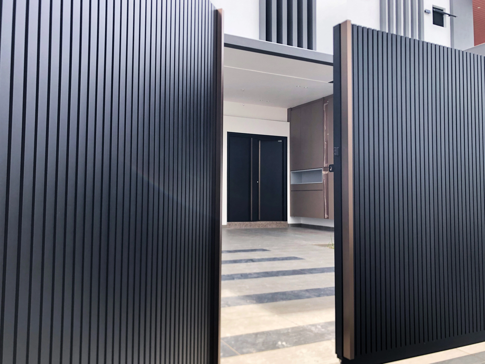 Trackless folding gate Trackless autogate Folding gate Malaysia Aluminium gate Malaysia Delux autogate Unigate Autogate Malaysia Unigate Malaysia Trackless gate Malaysia Aluminium gate supplier Malaysia Aluminium auto gate Autogate price Autogate system price Trackless autogate malaysia price Autogate malaysia price Aluminium gate suppliers