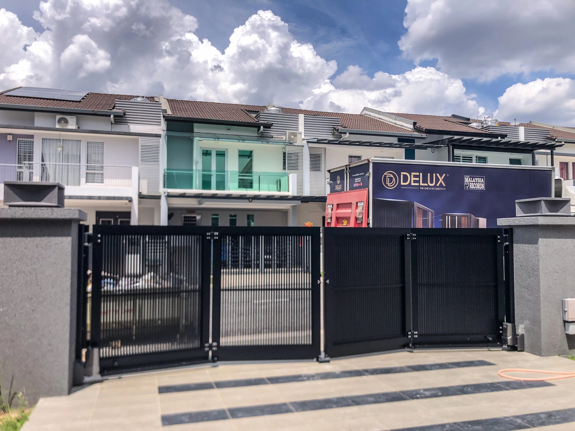 Trackless folding gate Trackless autogate Folding gate Malaysia Aluminium gate Malaysia Delux autogate Unigate Autogate Malaysia Unigate Malaysia Trackless gate Malaysia Aluminium gate supplier Malaysia Aluminium auto gate Autogate price Autogate system price Trackless autogate malaysia price Autogate malaysia price Aluminium gate suppliers