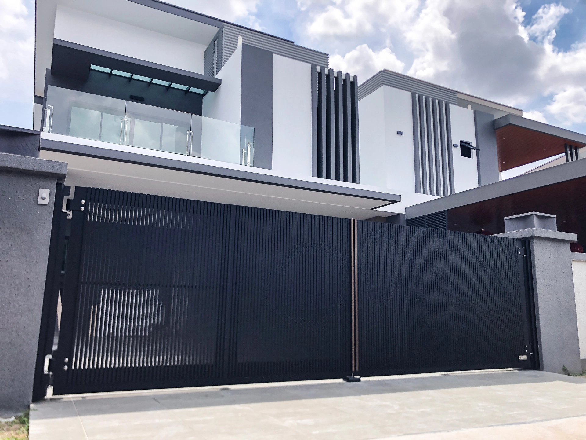 Trackless folding gate Trackless autogate Folding gate Malaysia Aluminium gate Malaysia Delux autogate Unigate Autogate Malaysia Unigate Malaysia Trackless gate Malaysia Aluminium gate supplier Malaysia Aluminium auto gate Autogate price Autogate system price Trackless autogate malaysia price Autogate malaysia price Aluminium gate suppliers