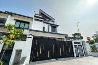 IMG_2857 Trackless folding gate Trackless autogate Folding gate Malaysia Aluminium gate Malaysia Delux autogate Unigate Autogate Malaysia Unigate Malaysia Trackless gate Malaysia Aluminium gate supplier Malaysia Aluminium auto gate Autogate price Autogate system price Trackless autogate malaysia price Autogate malaysia price Aluminium gate suppliers