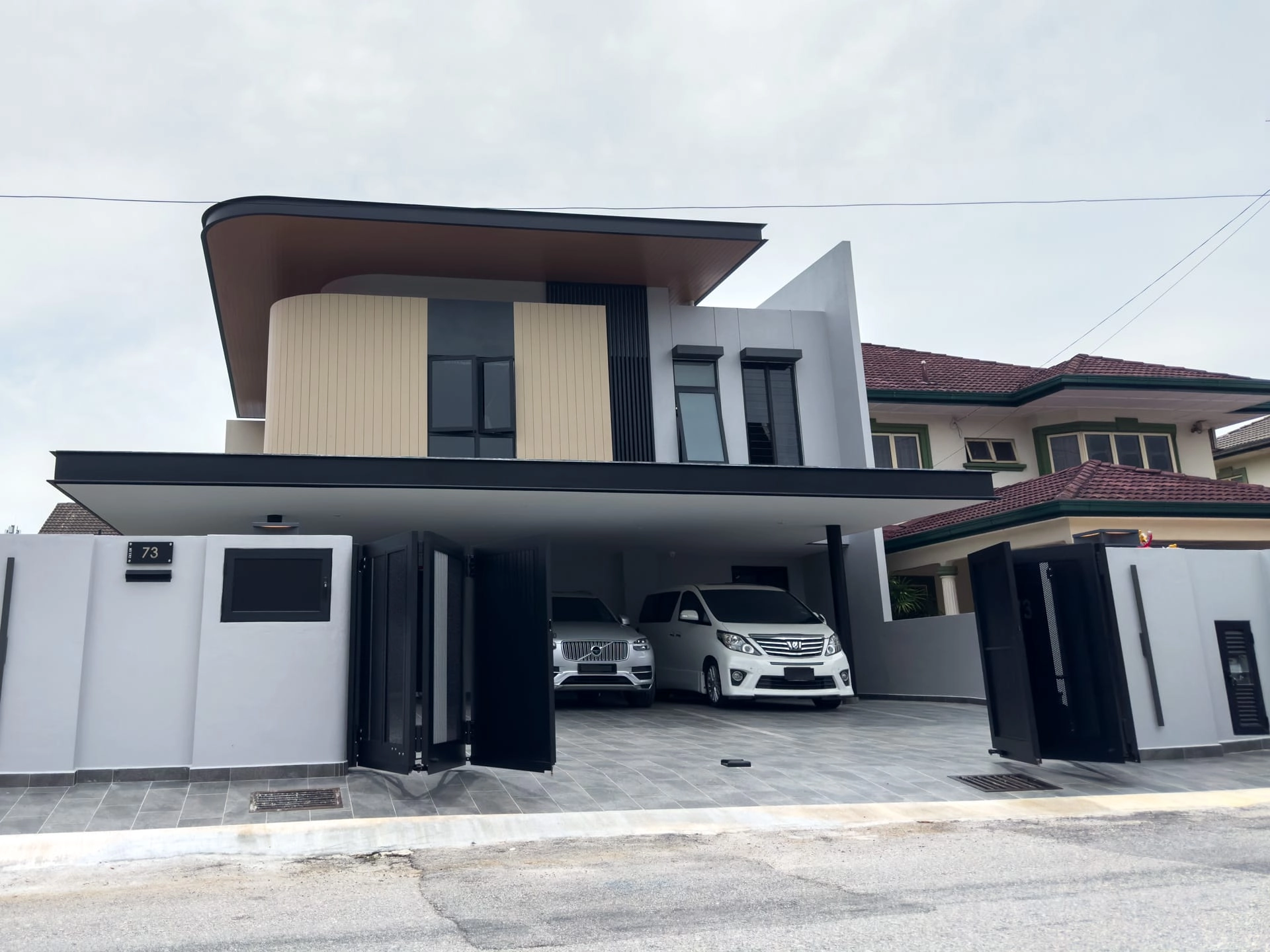 Trackless folding gate Trackless autogate Folding gate Malaysia Aluminium gate Malaysia Delux autogate Unigate Autogate Malaysia Unigate Malaysia Trackless gate Malaysia Aluminium gate supplier Malaysia Aluminium auto gate Autogate price Autogate system price Trackless autogate malaysia price Autogate malaysia price Aluminium gate suppliers