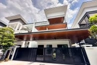 IMG_6862 Trackless folding gate Trackless autogate Folding gate Malaysia Aluminium gate Malaysia Delux autogate Unigate Autogate Malaysia Unigate Malaysia Trackless gate Malaysia Aluminium gate supplier Malaysia Aluminium auto gate Autogate price Autogate system price Trackless autogate malaysia price Autogate malaysia price Aluminium gate suppliers