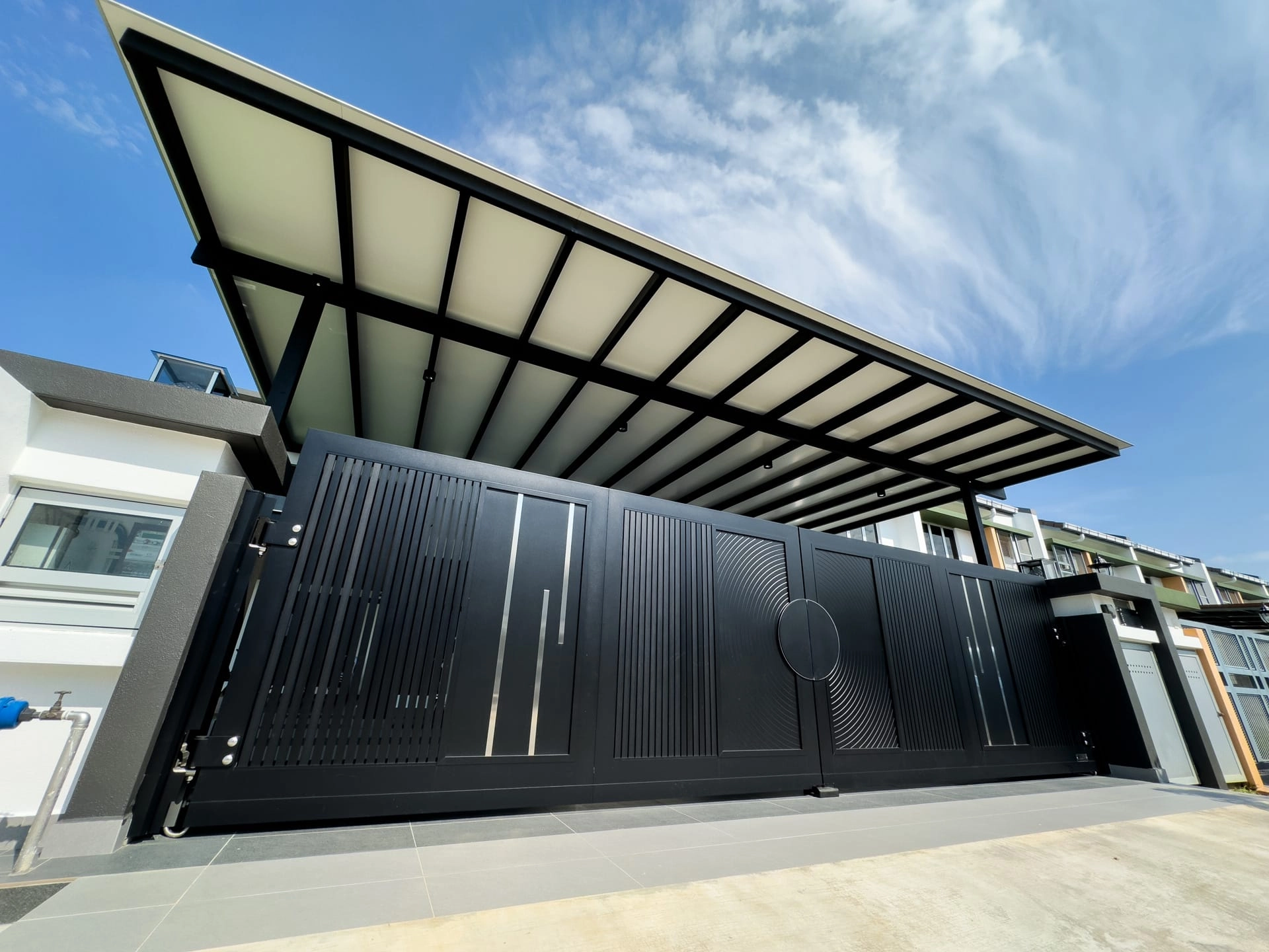 Trackless folding gate Trackless autogate Folding gate Malaysia Aluminium gate Malaysia Delux autogate Unigate Autogate Malaysia Unigate Malaysia Trackless gate Malaysia Aluminium gate supplier Malaysia Aluminium auto gate Autogate price Autogate system price Trackless autogate malaysia price Autogate malaysia price Aluminium gate suppliers