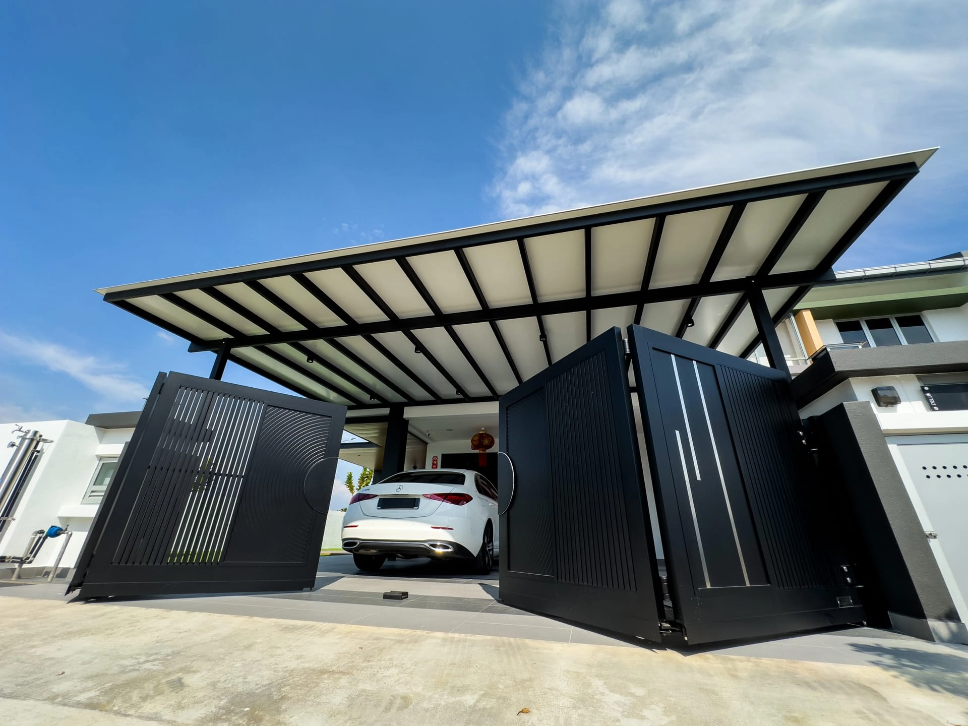 Trackless folding gate Trackless autogate Folding gate Malaysia Aluminium gate Malaysia Delux autogate Unigate Autogate Malaysia Unigate Malaysia Trackless gate Malaysia Aluminium gate supplier Malaysia Aluminium auto gate Autogate price Autogate system price Trackless autogate malaysia price Autogate malaysia price Aluminium gate suppliers