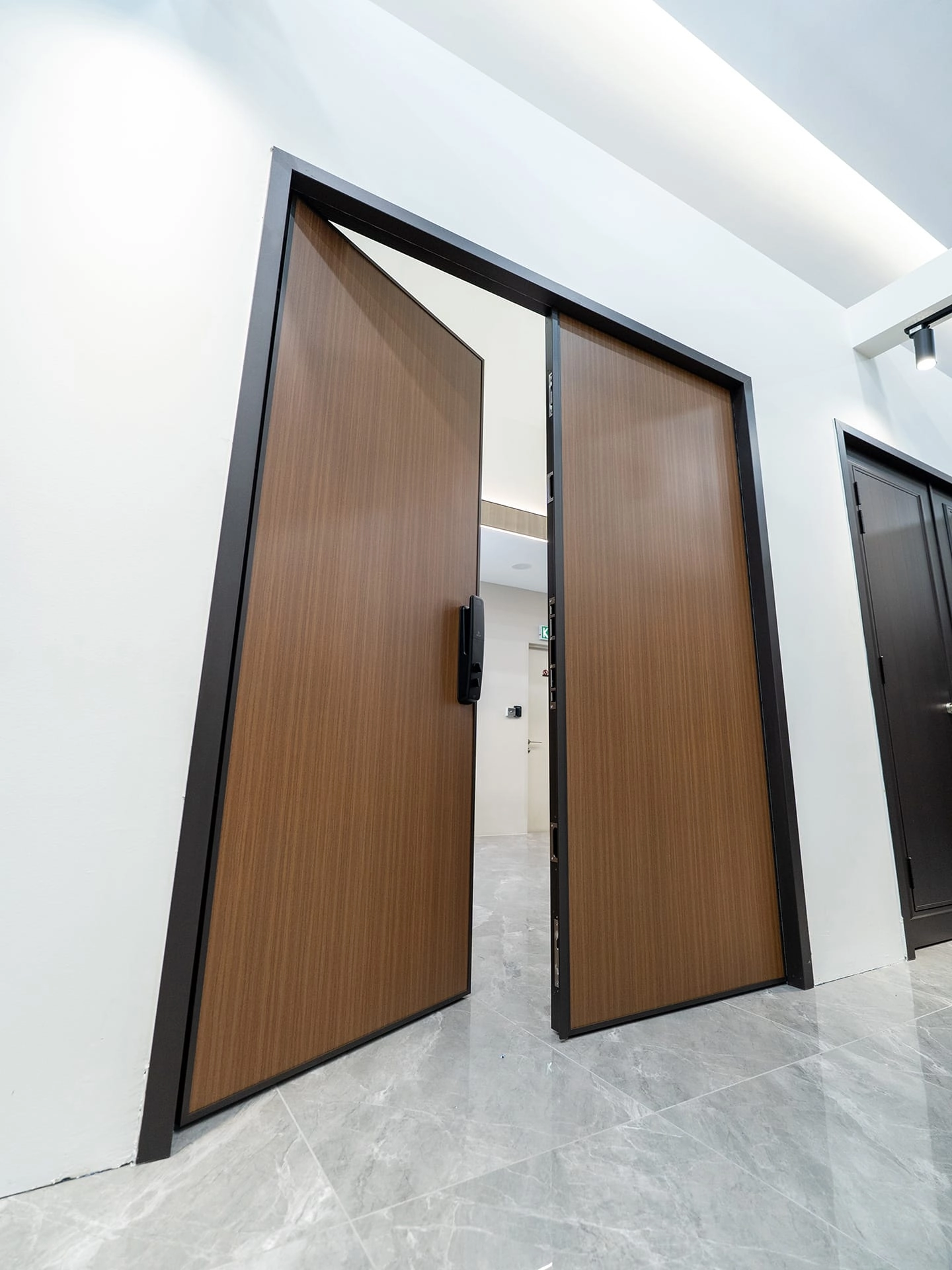 DT806 (3) Trackless folding gate Trackless autogate Folding gate Malaysia Aluminium gate Malaysia Delux autogate Unigate Autogate Malaysia Unigate Malaysia Trackless gate Malaysia Aluminium gate supplier Malaysia Aluminium auto gate Autogate price Autogate system price Trackless autogate malaysia price Autogate malaysia price Aluminium gate suppliers