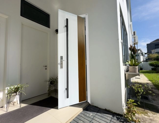 Security door Malaysia Aluminum door Luxury security door Delux security door price Aluminium security door Alutechdoor Security door design for home Best safety door Best security door malaysia Modern security door Security door design Double Door LN102