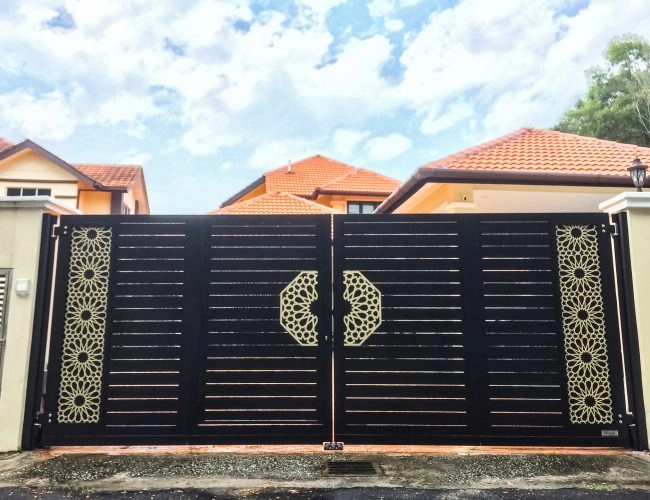 Trackless folding gate Trackless autogate Folding gate Malaysia Aluminium gate Malaysia Delux autogate Unigate Autogate Malaysia Unigate Malaysia Trackless gate Malaysia Aluminium gate supplier Malaysia Aluminium auto gate Autogate price Autogate system price Trackless autogate malaysia price Autogate malaysia price Aluminium gate suppliers mj106