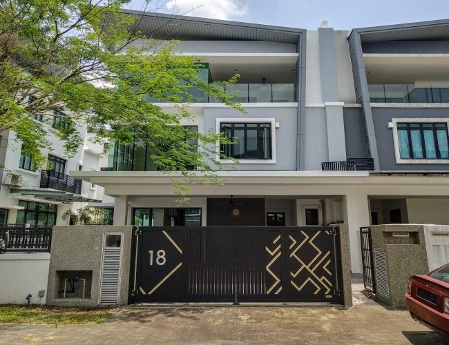 Trackless folding gate Trackless autogate Folding gate Malaysia Aluminium gate Malaysia Delux autogate Unigate Autogate Malaysia Unigate Malaysia Trackless gate Malaysia Aluminium gate supplier Malaysia Aluminium auto gate Autogate price Autogate system price Trackless autogate malaysia price Autogate malaysia price Aluminium gate suppliers earth 2