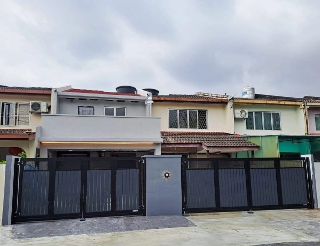 Trackless folding gate Trackless autogate Folding gate Malaysia Aluminium gate Malaysia Delux autogate Unigate Autogate Malaysia Unigate Malaysia Trackless gate Malaysia Aluminium gate supplier Malaysia Aluminium auto gate Autogate price Autogate system price Trackless autogate malaysia price Autogate malaysia price Aluminium gate suppliers vert 1