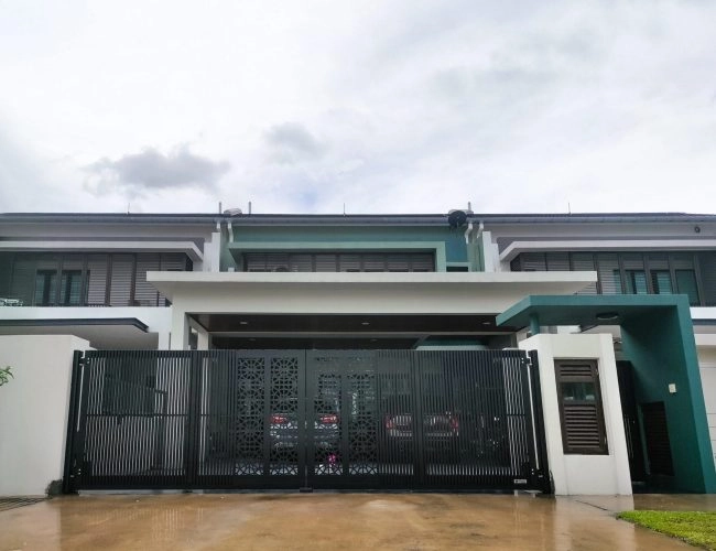 Trackless folding gate Trackless autogate Folding gate Malaysia Aluminium gate Malaysia Delux autogate Unigate Autogate Malaysia Unigate Malaysia Trackless gate Malaysia Aluminium gate supplier Malaysia Aluminium auto gate Autogate price Autogate system price Trackless autogate malaysia price Autogate malaysia price Aluminium gate suppliers mj107