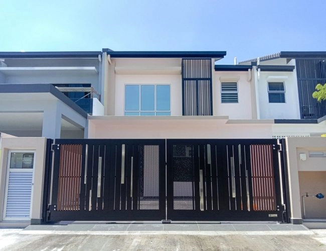 Trackless folding gate Trackless autogate Folding gate Malaysia Aluminium gate Malaysia Delux autogate Unigate Autogate Malaysia Unigate Malaysia Trackless gate Malaysia Aluminium gate supplier Malaysia Aluminium auto gate Autogate price Autogate system price Trackless autogate malaysia price Autogate malaysia price Aluminium gate suppliers pine 2