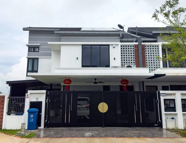 Trackless folding gate Trackless autogate Folding gate Malaysia Aluminium gate Malaysia Delux autogate Unigate Autogate Malaysia Unigate Malaysia Trackless gate Malaysia Aluminium gate supplier Malaysia Aluminium auto gate Autogate price Autogate system price Trackless autogate malaysia price Autogate malaysia price Aluminium gate suppliers grono 1