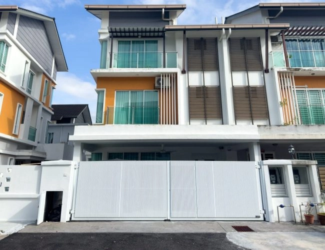 Trackless folding gate Trackless autogate Folding gate Malaysia Aluminium gate Malaysia Delux autogate Unigate Autogate Malaysia Unigate Malaysia Trackless gate Malaysia Aluminium gate supplier Malaysia Aluminium auto gate Autogate price Autogate system price Trackless autogate malaysia price Autogate malaysia price Aluminium gate suppliers x8