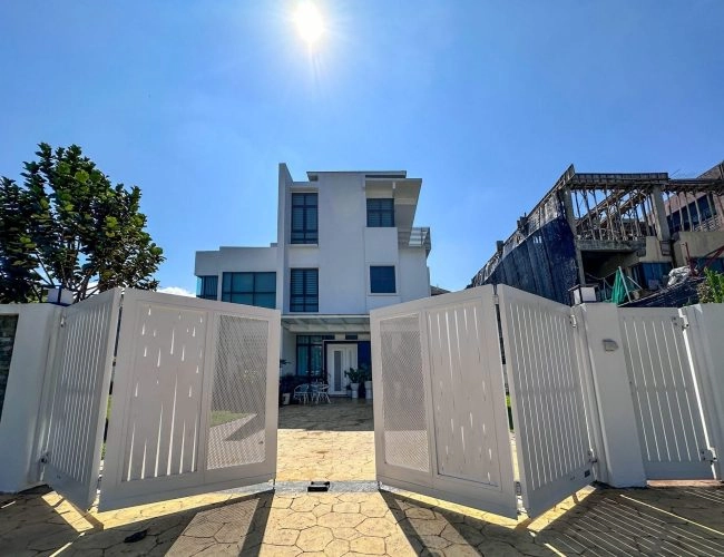 Trackless folding gate Trackless autogate Folding gate Malaysia Aluminium gate Malaysia Delux autogate Unigate Autogate Malaysia Unigate Malaysia Trackless gate Malaysia Aluminium gate supplier Malaysia Aluminium auto gate Autogate price Autogate system price Trackless autogate malaysia price Autogate malaysia price Aluminium gate suppliers showy