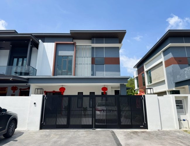 Trackless folding gate Trackless autogate Folding gate Malaysia Aluminium gate Malaysia Delux autogate Unigate Autogate Malaysia Unigate Malaysia Trackless gate Malaysia Aluminium gate supplier Malaysia Aluminium auto gate Autogate price Autogate system price Trackless autogate malaysia price Autogate malaysia price Aluminium gate suppliers x19