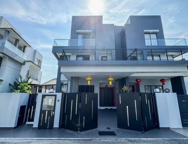 Trackless folding gate Trackless autogate Folding gate Malaysia Aluminium gate Malaysia Delux autogate Unigate Autogate Malaysia Unigate Malaysia Trackless gate Malaysia Aluminium gate supplier Malaysia Aluminium auto gate Autogate price Autogate system price Trackless autogate malaysia price Autogate malaysia price Aluminium gate suppliers x-line 1