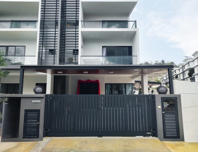 Trackless folding gate Trackless autogate Folding gate Malaysia Aluminium gate Malaysia Delux autogate Unigate Autogate Malaysia Unigate Malaysia Trackless gate Malaysia Aluminium gate supplier Malaysia Aluminium auto gate Autogate price Autogate system price Trackless autogate malaysia price Autogate malaysia price Aluminium gate suppliers contemporary 802