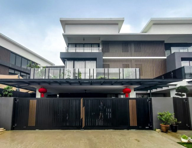 Trackless folding gate Trackless autogate Folding gate Malaysia Aluminium gate Malaysia Delux autogate Unigate Autogate Malaysia Unigate Malaysia Trackless gate Malaysia Aluminium gate supplier Malaysia Aluminium auto gate Autogate price Autogate system price Trackless autogate malaysia price Autogate malaysia price Aluminium gate suppliers lustre2