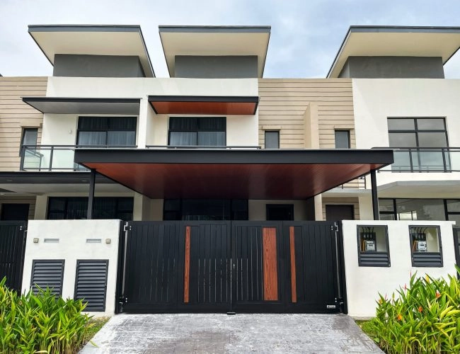 Trackless folding gate Trackless autogate Folding gate Malaysia Aluminium gate Malaysia Delux autogate Unigate Autogate Malaysia Unigate Malaysia Trackless gate Malaysia Aluminium gate supplier Malaysia Aluminium auto gate Autogate price Autogate system price Trackless autogate malaysia price Autogate malaysia price Aluminium gate suppliers inline 14