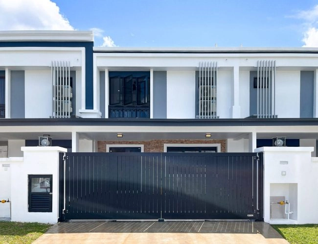 Trackless folding gate Trackless autogate Folding gate Malaysia Aluminium gate Malaysia Delux autogate Unigate Autogate Malaysia Unigate Malaysia Trackless gate Malaysia Aluminium gate supplier Malaysia Aluminium auto gate Autogate price Autogate system price Trackless autogate malaysia price Autogate malaysia price Aluminium gate suppliers contemporary 802