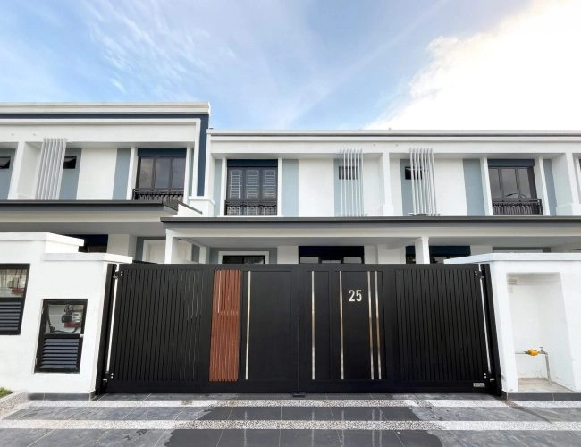 Trackless folding gate Trackless autogate Folding gate Malaysia Aluminium gate Malaysia Delux autogate Unigate Autogate Malaysia Unigate Malaysia Trackless gate Malaysia Aluminium gate supplier Malaysia Aluminium auto gate Autogate price Autogate system price Trackless autogate malaysia price Autogate malaysia price Aluminium gate suppliers linex 3