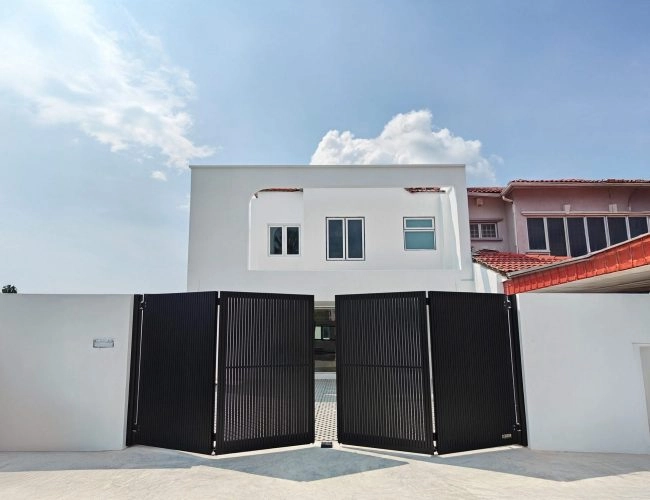 Trackless folding gate Trackless autogate Folding gate Malaysia Aluminium gate Malaysia Delux autogate Unigate Autogate Malaysia Unigate Malaysia Trackless gate Malaysia Aluminium gate supplier Malaysia Aluminium auto gate Autogate price Autogate system price Trackless autogate malaysia price Autogate malaysia price Aluminium gate suppliers x8