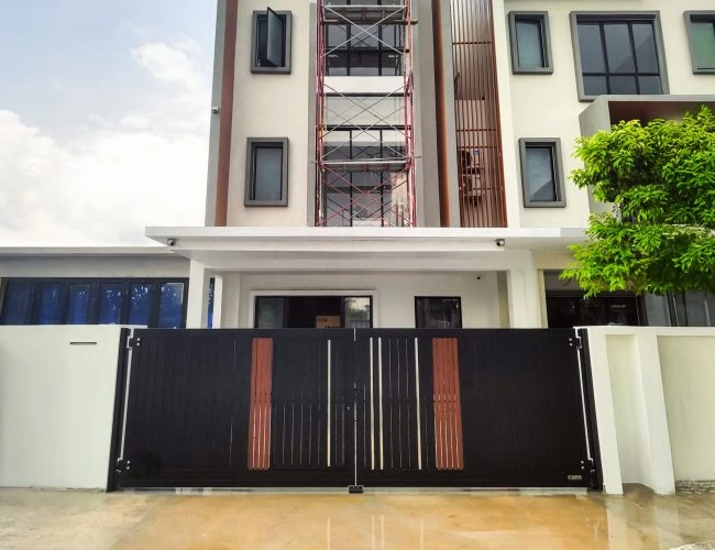 Trackless folding gate Trackless autogate Folding gate Malaysia Aluminium gate Malaysia Delux autogate Unigate Autogate Malaysia Unigate Malaysia Trackless gate Malaysia Aluminium gate supplier Malaysia Aluminium auto gate Autogate price Autogate system price Trackless autogate malaysia price Autogate malaysia price Aluminium gate suppliers Breeze 4