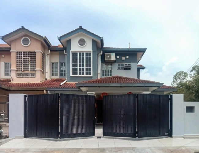 Trackless folding gate Trackless autogate Folding gate Malaysia Aluminium gate Malaysia Delux autogate Unigate Autogate Malaysia Unigate Malaysia Trackless gate Malaysia Aluminium gate supplier Malaysia Aluminium auto gate Autogate price Autogate system price Trackless autogate malaysia price Autogate malaysia price Aluminium gate suppliers x21