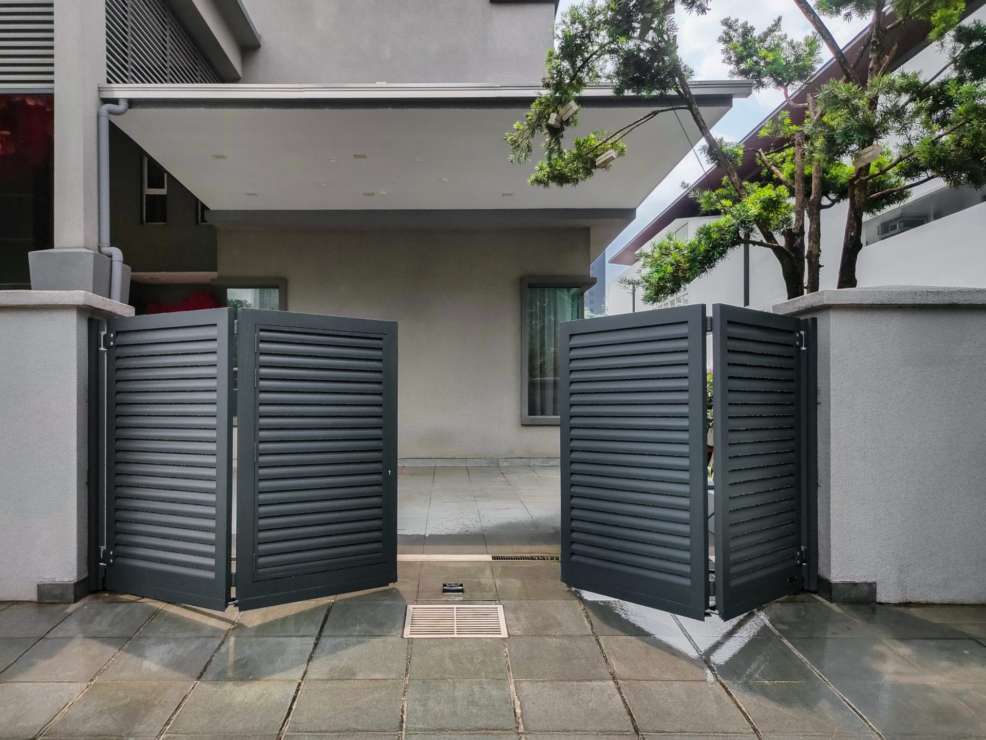 Trackless folding gate Trackless autogate Folding gate Malaysia Aluminium gate Malaysia Delux autogate Unigate Autogate Malaysia Unigate Malaysia Trackless gate Malaysia Aluminium gate supplier Malaysia Aluminium auto gate Autogate price Autogate system price Trackless autogate malaysia price Autogate malaysia price Aluminium gate suppliers Inlap 1