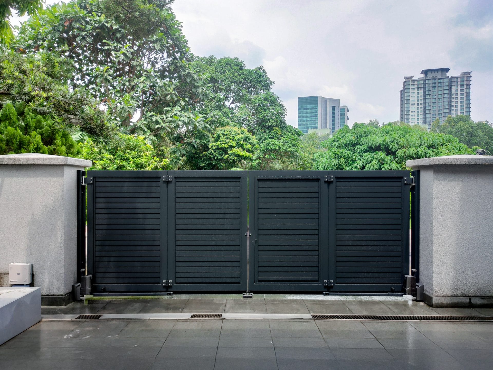 Trackless folding gate Trackless autogate Folding gate Malaysia Aluminium gate Malaysia Delux autogate Unigate Autogate Malaysia Unigate Malaysia Trackless gate Malaysia Aluminium gate supplier Malaysia Aluminium auto gate Autogate price Autogate system price Trackless autogate malaysia price Autogate malaysia price Aluminium gate suppliers Inlap 1