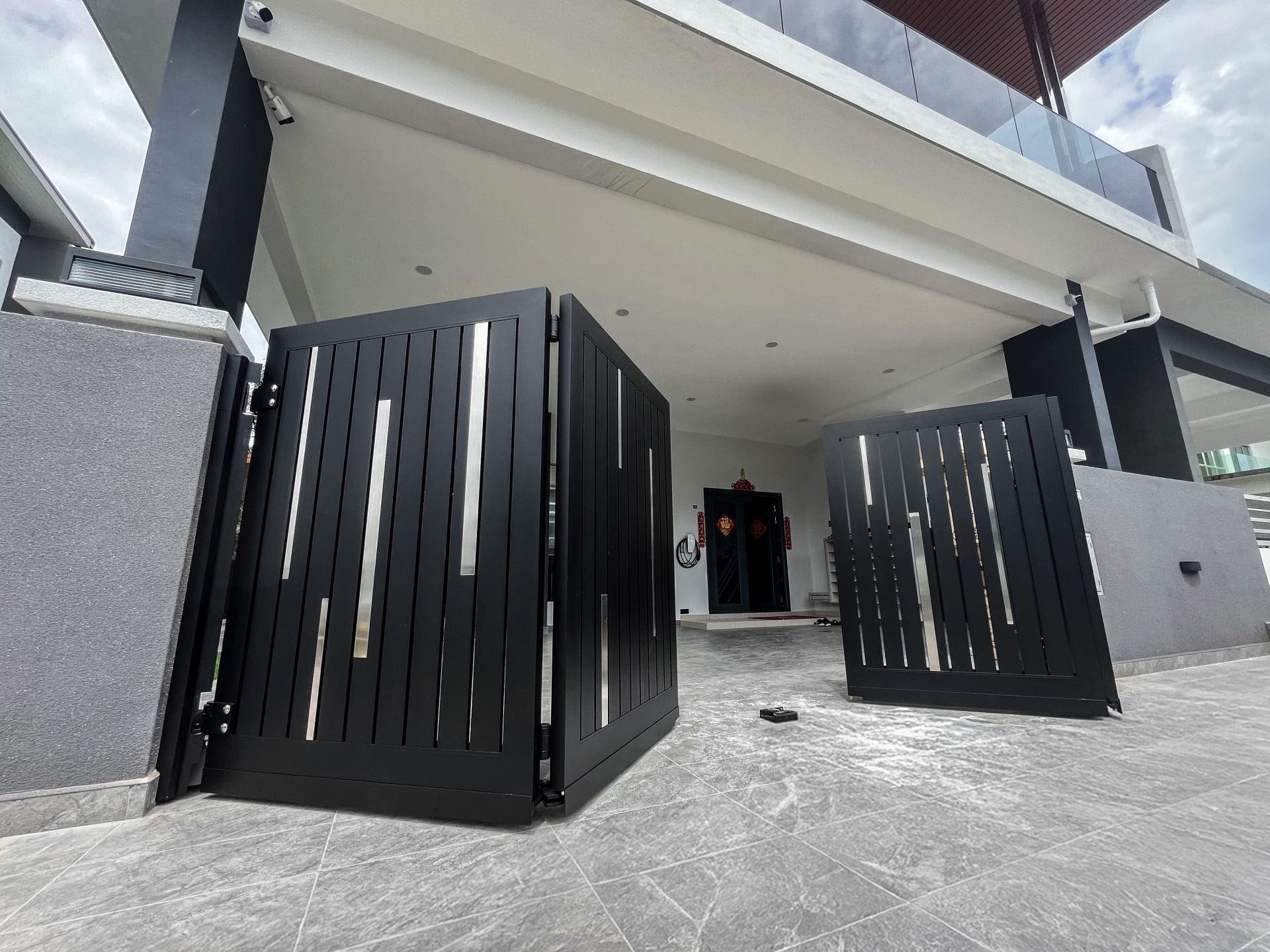 Trackless folding gate Trackless autogate Folding gate Malaysia Aluminium gate Malaysia Delux autogate Unigate Autogate Malaysia Unigate Malaysia Trackless gate Malaysia Aluminium gate supplier Malaysia Aluminium auto gate Autogate price Autogate system price Trackless autogate malaysia price Autogate malaysia price Aluminium gate suppliers x-line 1