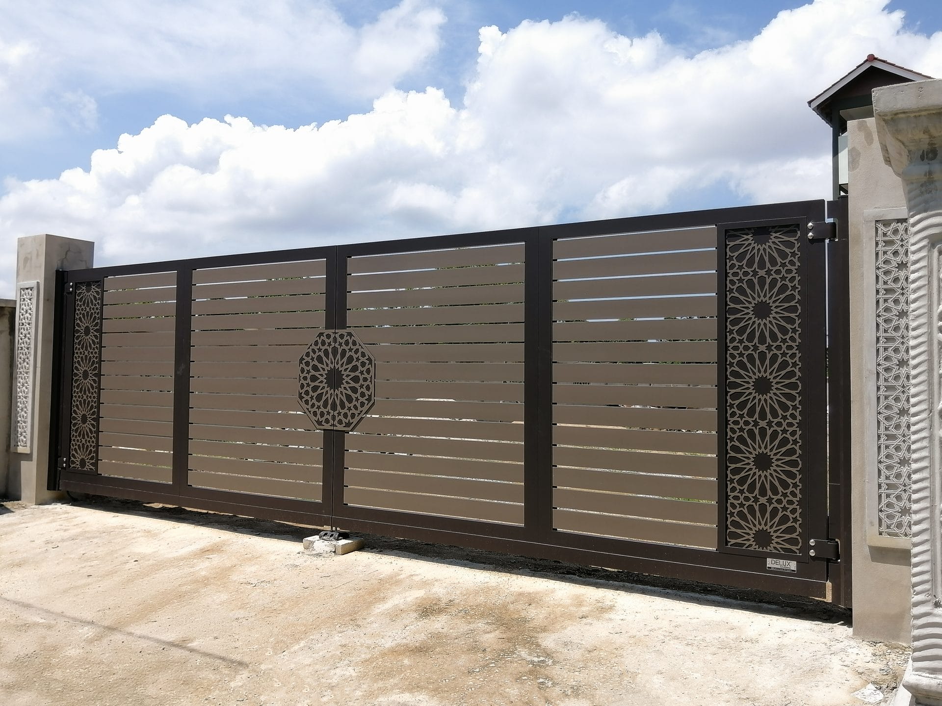 Trackless folding gate Trackless autogate Folding gate Malaysia Aluminium gate Malaysia Delux autogate Unigate Autogate Malaysia Unigate Malaysia Trackless gate Malaysia Aluminium gate supplier Malaysia Aluminium auto gate Autogate price Autogate system price Trackless autogate malaysia price Autogate malaysia price Aluminium gate suppliers MJ106
