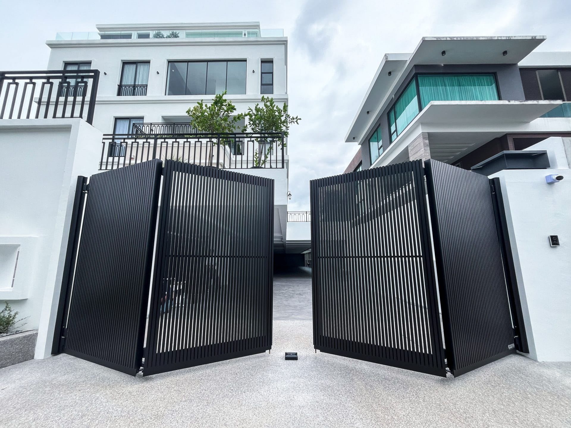 Trackless folding gate Trackless autogate Folding gate Malaysia Aluminium gate Malaysia Delux autogate Unigate Autogate Malaysia Unigate Malaysia Trackless gate Malaysia Aluminium gate supplier Malaysia Aluminium auto gate Autogate price Autogate system price Trackless autogate malaysia price Autogate malaysia price Aluminium gate suppliers x8