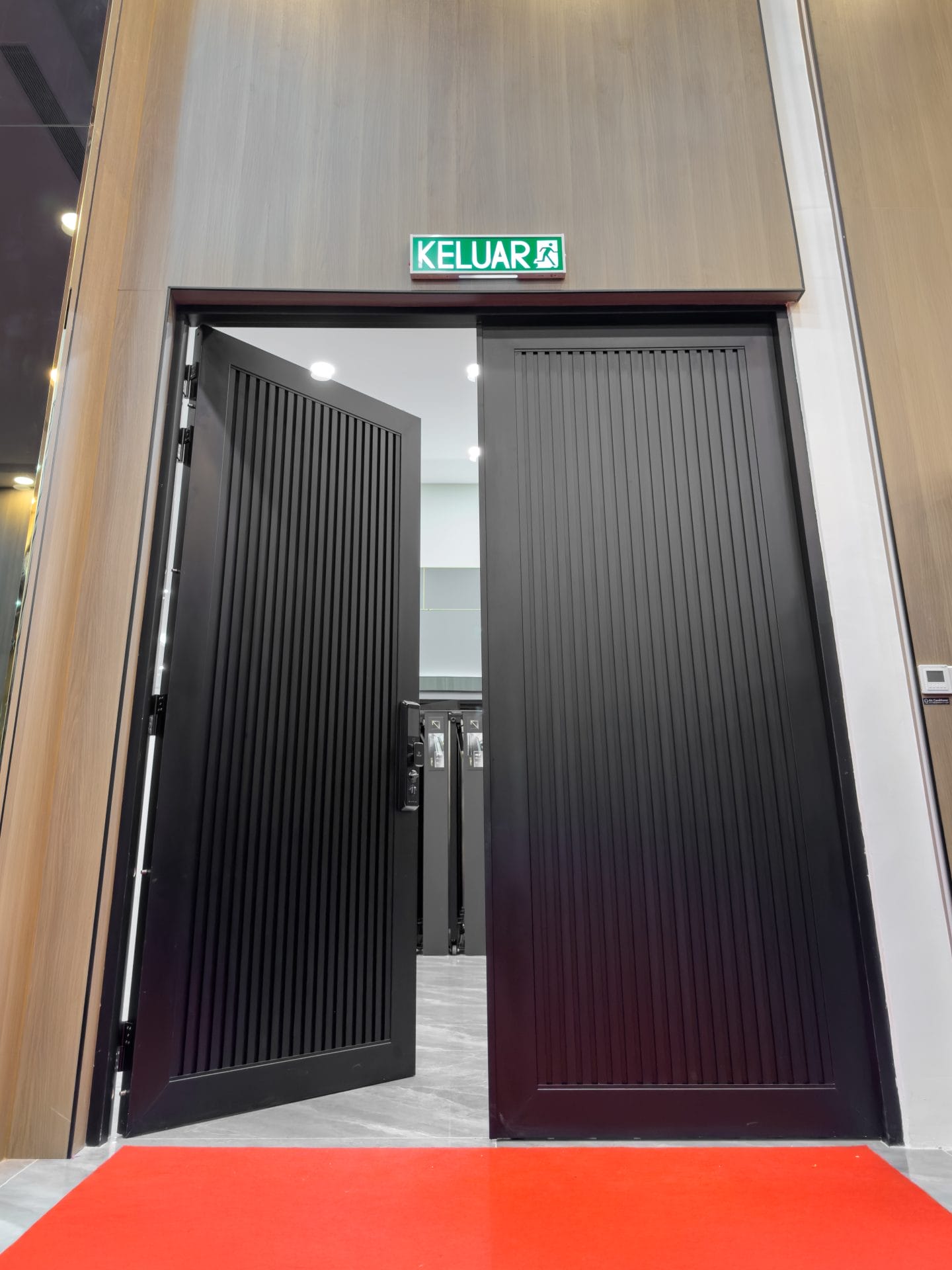 Security door Malaysia Aluminum door Luxury security door Delux security door price Aluminium security door Alutechdoor Security door design for home Best safety door Best security door malaysia Modern security door Security door design Double Door DT612P