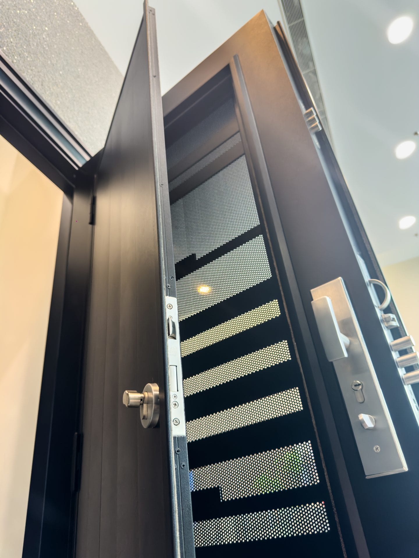 Security door Malaysia Aluminum door Luxury security door Delux security door price Aluminium security door Alutechdoor Security door design for home Best safety door Best security door malaysia Modern security door Security door design Single Door DT609