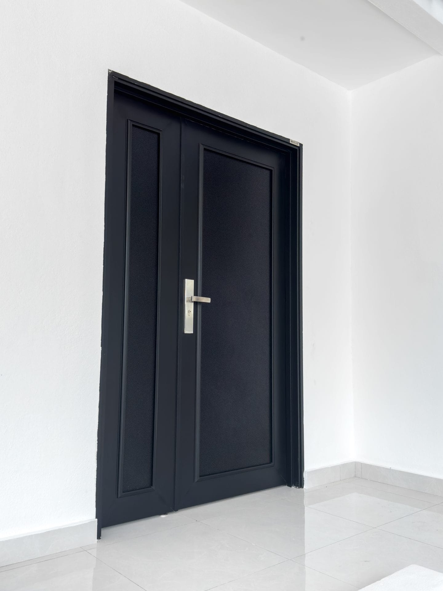 AlutechDoor One and half Door DT901