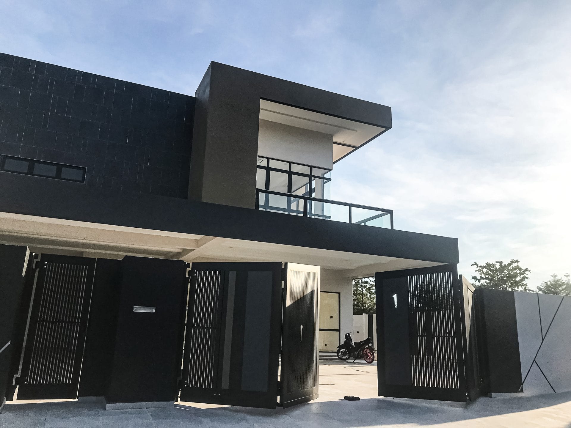 Trackless folding gate Trackless autogate Folding gate Malaysia Aluminium gate Malaysia Delux autogate Unigate Autogate Malaysia Unigate Malaysia Trackless gate Malaysia Aluminium gate supplier Malaysia Aluminium auto gate Autogate price Autogate system price Trackless autogate malaysia price Autogate malaysia price Aluminium gate suppliers Sharperr 1