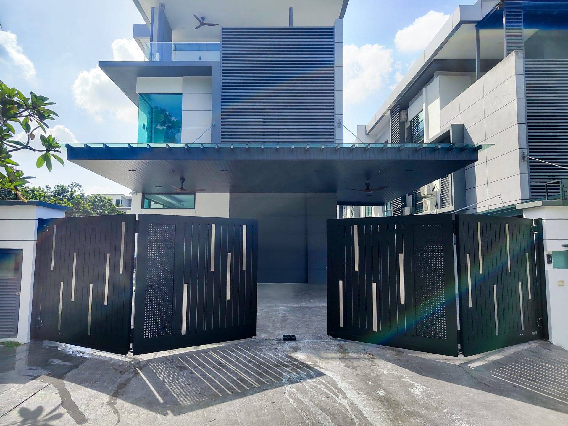 Trackless folding gate Trackless autogate Folding gate Malaysia Aluminium gate Malaysia Delux autogate Unigate Autogate Malaysia Unigate Malaysia Trackless gate Malaysia Aluminium gate supplier Malaysia Aluminium auto gate Autogate price Autogate system price Trackless autogate malaysia price Autogate malaysia price Aluminium gate suppliers Classline 502