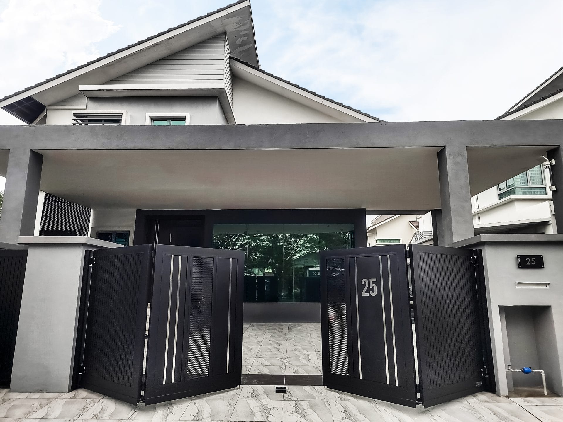 Trackless folding gate Trackless autogate Folding gate Malaysia Aluminium gate Malaysia Delux autogate Unigate Autogate Malaysia Unigate Malaysia Trackless gate Malaysia Aluminium gate supplier Malaysia Aluminium auto gate Autogate price Autogate system price Trackless autogate malaysia price Autogate malaysia price Aluminium gate suppliers Stripe 1