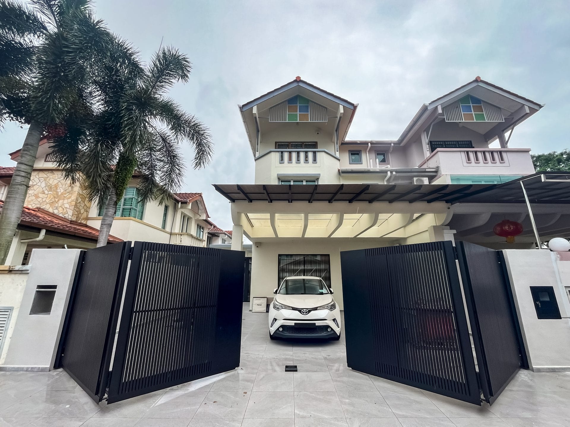 Trackless folding gate Trackless autogate Folding gate Malaysia Aluminium gate Malaysia Delux autogate Unigate Autogate Malaysia Unigate Malaysia Trackless gate Malaysia Aluminium gate supplier Malaysia Aluminium auto gate Autogate price Autogate system price Trackless autogate malaysia price Autogate malaysia price Aluminium gate suppliers xe9