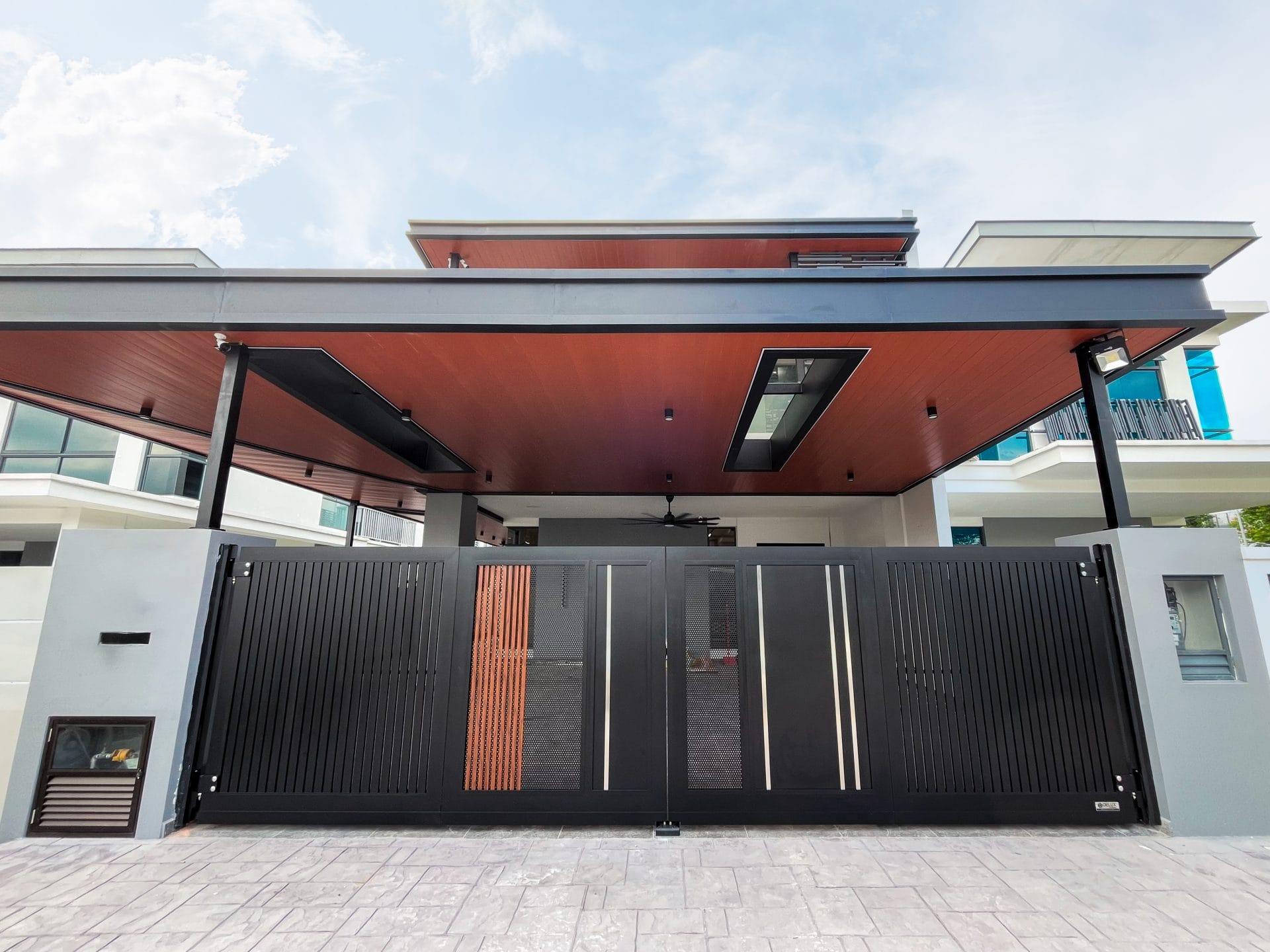 Trackless folding gate Trackless autogate Folding gate Malaysia Aluminium gate Malaysia Delux autogate Unigate Autogate Malaysia Unigate Malaysia Trackless gate Malaysia Aluminium gate supplier Malaysia Aluminium auto gate Autogate price Autogate system price Trackless autogate malaysia price Autogate malaysia price Aluminium gate suppliers linex 3
