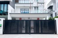 Trackless folding gate Trackless autogate Folding gate Malaysia Aluminium gate Malaysia Delux autogate Unigate Autogate Malaysia Unigate Malaysia Trackless gate Malaysia Aluminium gate supplier Malaysia Aluminium auto gate Autogate price Autogate system price Trackless autogate malaysia price Autogate malaysia price Aluminium gate suppliers stripe 1