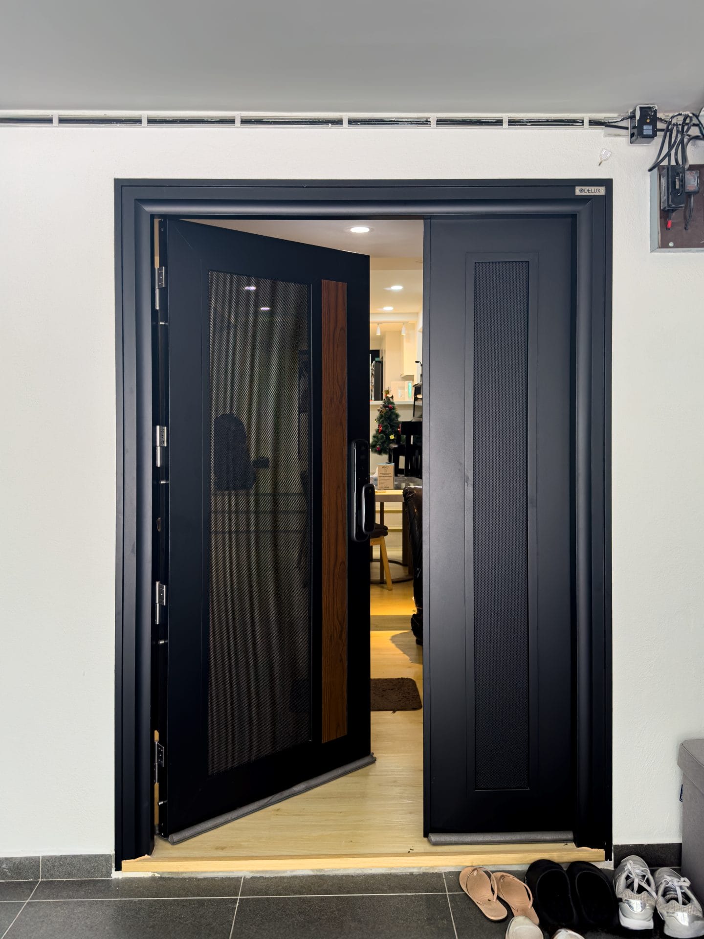AlutechDoor One and Half Door DT601W