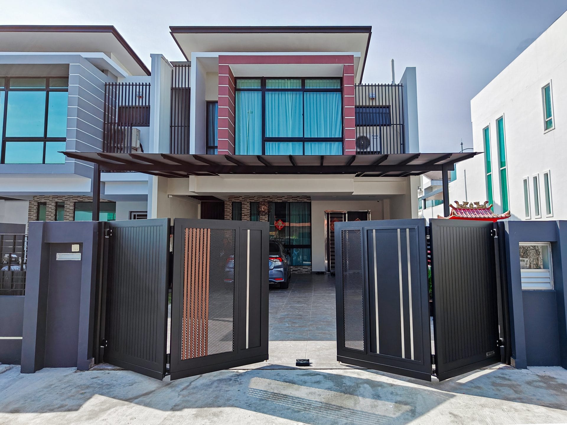 Trackless folding gate Trackless autogate Folding gate Malaysia Aluminium gate Malaysia Delux autogate Unigate Autogate Malaysia Unigate Malaysia Trackless gate Malaysia Aluminium gate supplier Malaysia Aluminium auto gate Autogate price Autogate system price Trackless autogate malaysia price Autogate malaysia price Aluminium gate suppliers linex 3