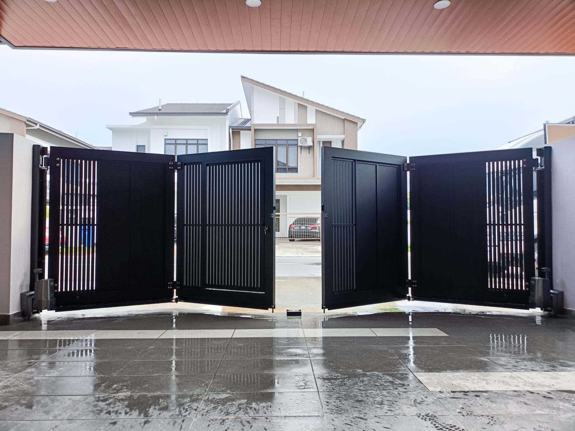 Trackless folding gate Trackless autogate Folding gate Malaysia Aluminium gate Malaysia Delux autogate Unigate Autogate Malaysia Unigate Malaysia Trackless gate Malaysia Aluminium gate supplier Malaysia Aluminium auto gate Autogate price Autogate system price Trackless autogate malaysia price Autogate malaysia price Aluminium gate suppliers Inline 8